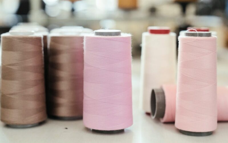 Guide: Choosing the Right Thread for Your Sewing Projects